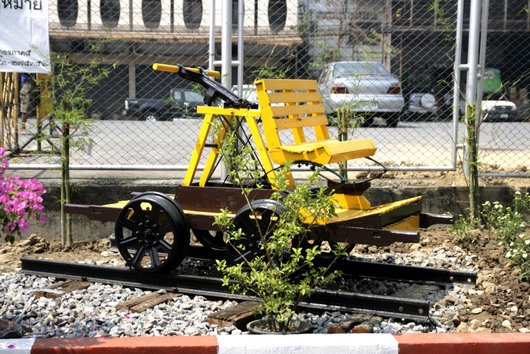 Hand-pumped Trolley